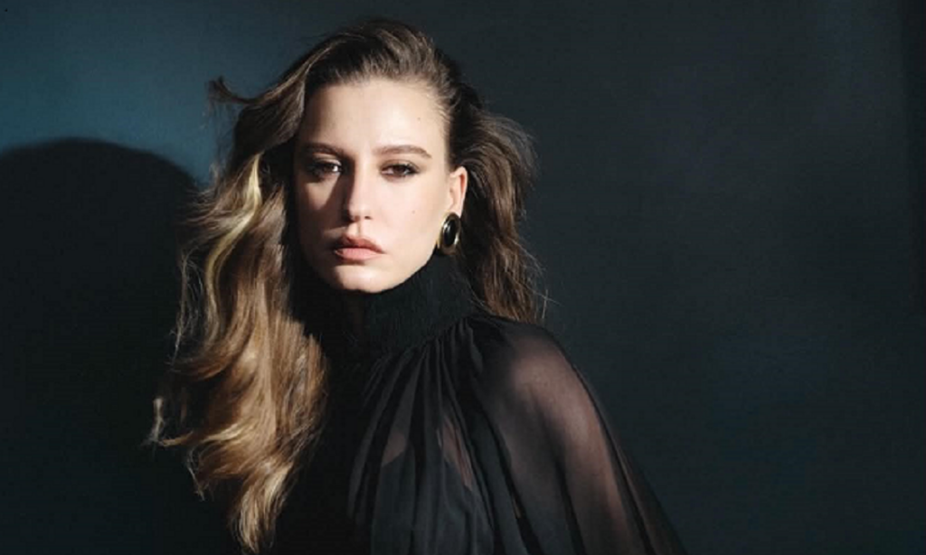 Tronditet showbizi turk: Lëshohet urdhër-arresti për Serenay Sarıkaya dhe të tjerë aktore