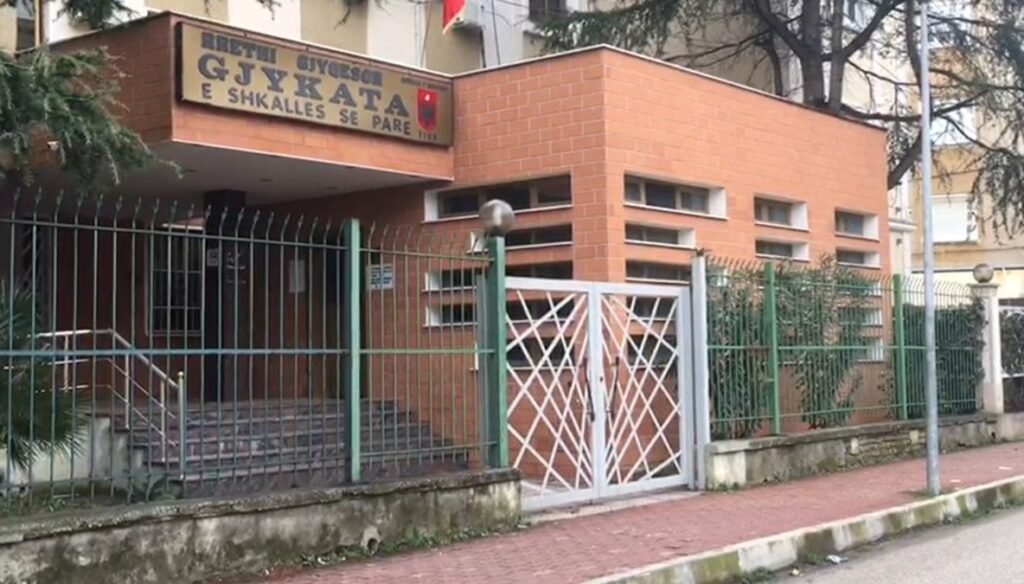 I dënuar me mbi 2 vite burg nga Gjykata e Fierit për kultivim të lëndëve narkotike, arrestohet 50-vjeçari gjykata fier1
