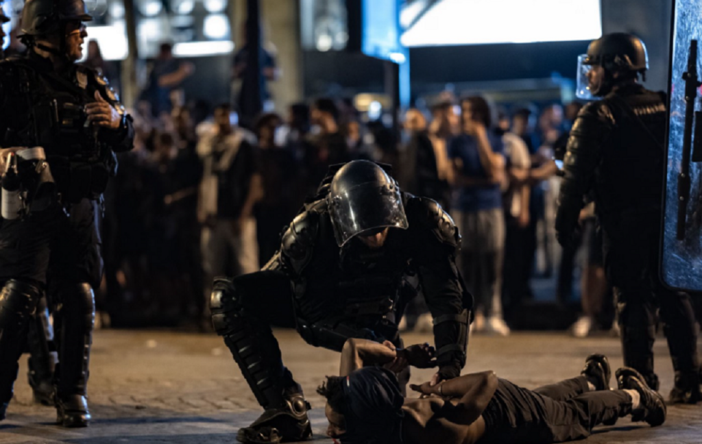Përleshjet e dhunshme pas fitores së Ligës së Kampionëve, policia franceze arreston 780 tifozë perleshjet 1
