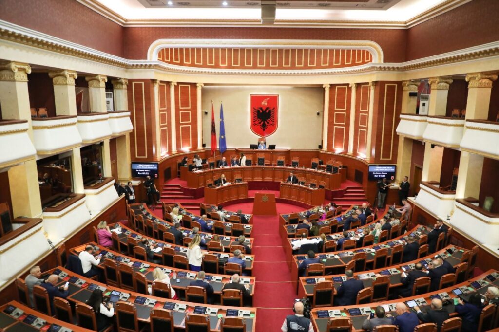 Kuvendi mblidhet sot në seancë plenare, në rend dite amnistia dhe ndryshimet në Kodin Rrugor 202407191258353123signal 2024 07 19 145758 009