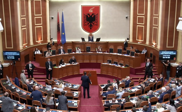 Tensione në Kuvend, seanca ndërpritet dhe shtyhen votimet për pasdite 640 0 1781791183xscreenshot 2026 06 18t155938641 387