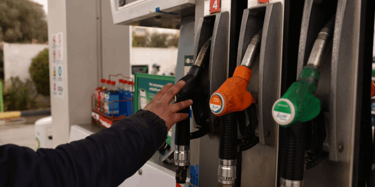 Ulen çmimet e karburanteve në vend! Bordi: Nafta 188 lekë, benzina 171… IMG 2696