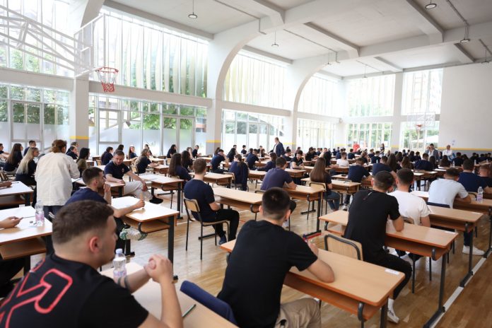 Provimet e Maturës Shtetërore, mbahet sot testimi i gjuhës shqipe dhe letërsisë IMG 4990