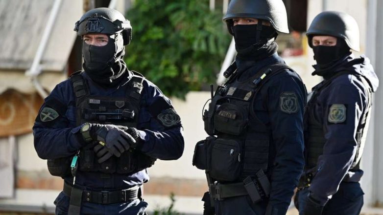 Shkatërrohet grupi i trafikut të drogës dhe armëve, tetë persona të arrestuar në Athinë IMG 5088