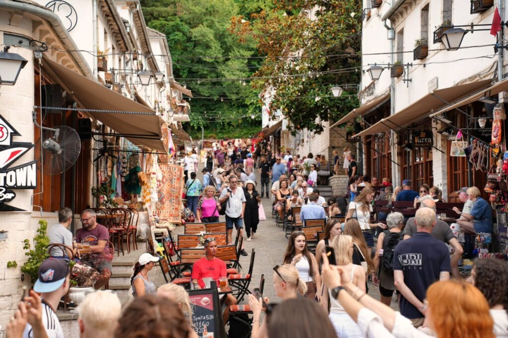 Rama ndan pamje nga Gjirokastra: “Një ditë e zakonshme” në qytetin e gurtë IMG 5174