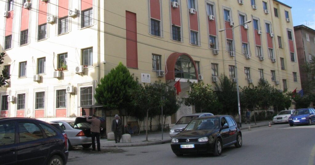 Biznesmenët dyshohet për pastrim parash të një grupi kriminal në Durrës, burg për Orest Sotën IMG 5245