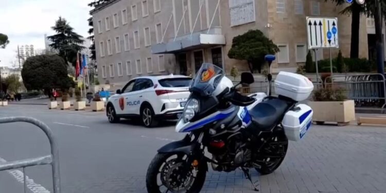 Rrugët që bllokohen sot në Tiranë për protestën dhe 35-vjetorin e PS IMG 5277