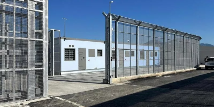 BE vë në pikëpyetje qendrat italiane të emigrantëve në Gjadër IMG 5278