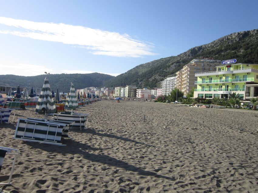 Rama ndan pamjet: Plazhet publike të Shëngjinit, çdo ditë më të pastra dhe mikpritëse për pushuesit Shengjin Beach 850x638 1