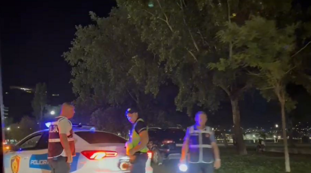 Aksident në Lungomare, motori përplas një të moshuar aksident 1