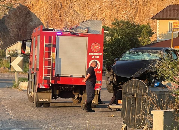 Aksident në aksin Lezhë–Mabë, kamioni përplaset me makinën, humb jetën shtetasi kosovar. aksidenti 1