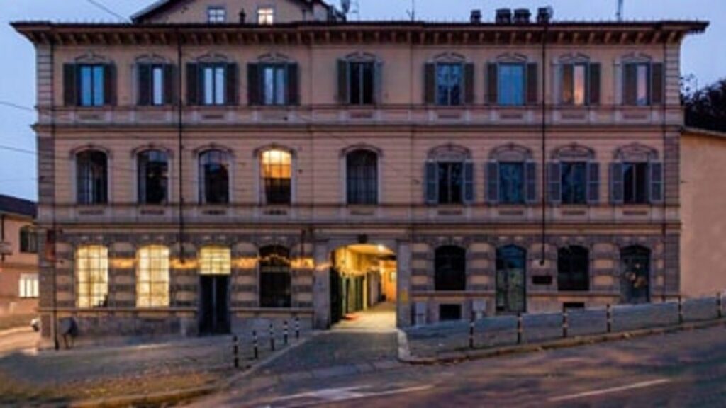 Torino/ Vidhen bizhuteri me vlerë 1 milion euro për 4 minuta! Hajdutët marrin me vete diamantë, smeraldë e orë casa daste santagostino torino