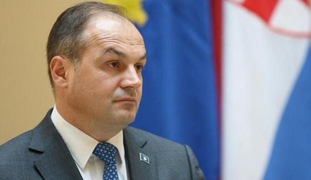 Enver Hoxhaj reagon për protestën në Tiranë: Shqipëria e fortë është në interesin e çdo shqiptari enver hoxhaj