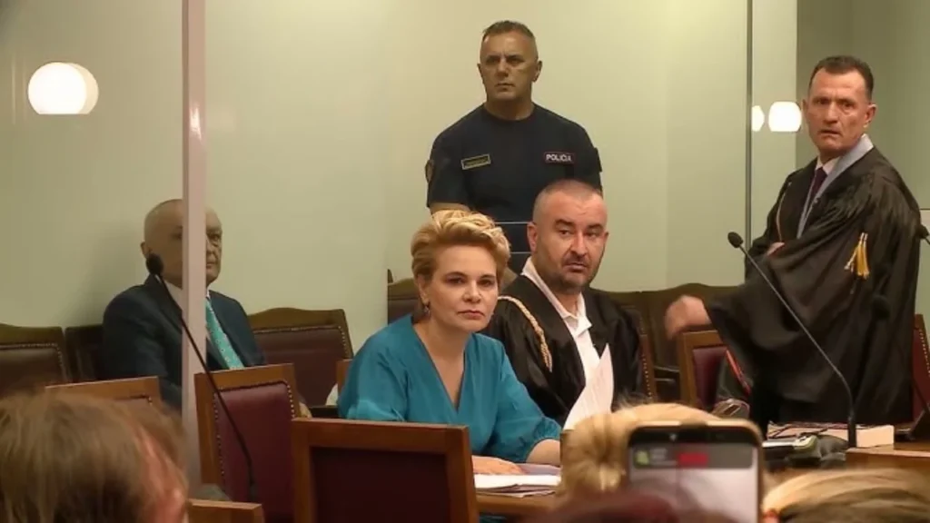 Meta përplaset me Kryemadhin në sallën e gjyqit. Meta: “I di vetë ajo veprimet e saj” Kryemadhi: “Mos u merr me llafe grash” hq720 sd 1