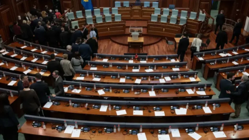 Diaspora “cakton” qeverinë/ Ekspertët në Kosovë: Vota e emigrantëve do të peshojë më shumë në kuvend kosove