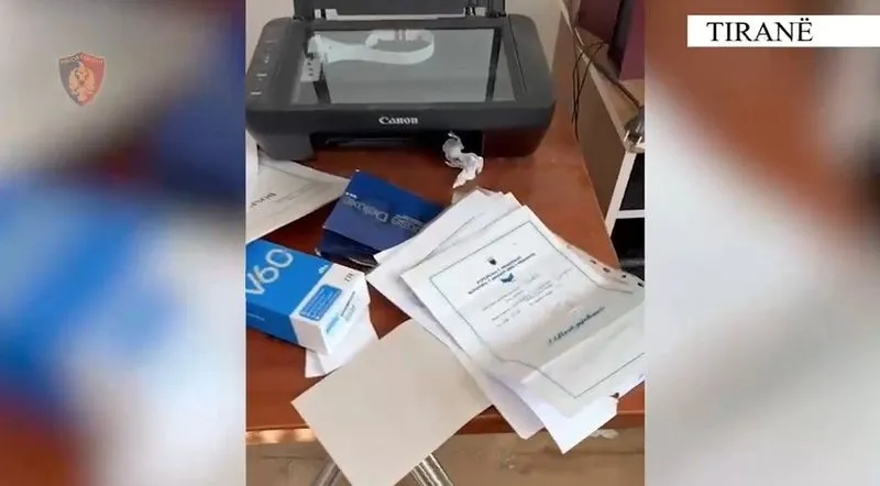 Zbulohet laborator falsifikimi dokumentesh në Tiranë, arrestohen 3 persona laborator falsifikim dokumentash