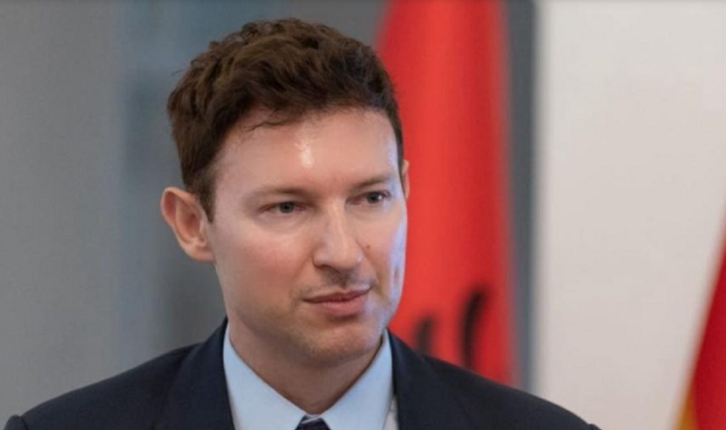 “Mos lejoni që realiteti i sotëm të vendosë kufijtë e së ardhmes suaj”, ambasadori Meidani studentëve të RMV: Ju jeni brezi i ndryshimit meidani