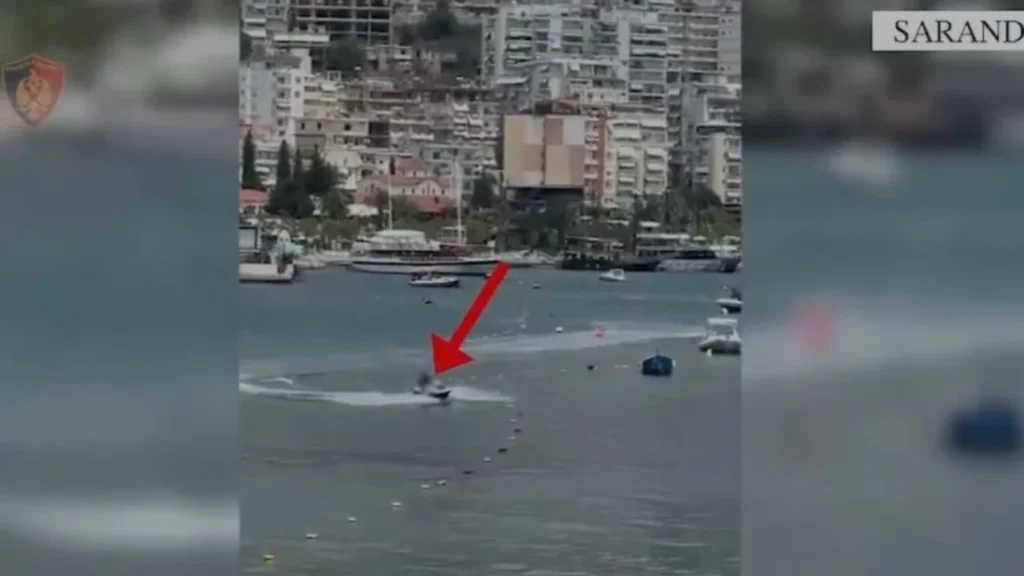 Sarandë/ Shkelën perimetrin e sigurisë dhe rrezikuan jetën e pushuesve, gjobiten me nga 500 mijë lekë të rinjtë! Bllokohen dhe 2 Jet Ski 1111111111 sd 1