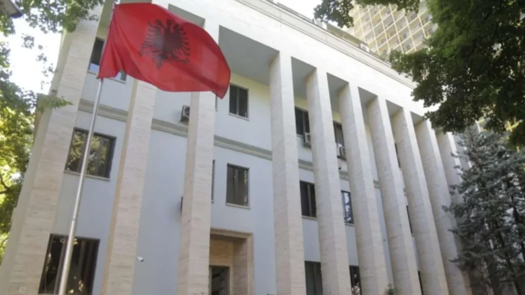 Kufizimi i praktikës së ‘arrestit me burg’, Gjykata e Lartë zbardh vendimin: Është masa e fundit që jepet, duhet të shqyrtohen më parë masat më pak rënduese 1652123045 GjykataELarte21 sd 1