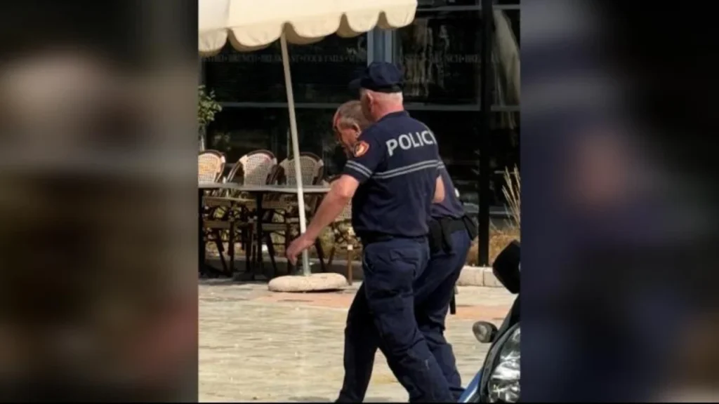 Plagoset një polic në përplasjet para Kuvendit, Balla: Kush ngre dorë ndaj policisë, ka ngritur dorë ndaj shtetit 1782981938 policiigjakosur sd