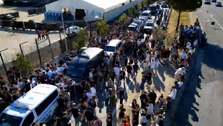 Nis atmosfera për koncertin e Kanye West, fansat e artistit mblidhen në ‘Eagle Stadium’! 1783783842 eaglestadiumkoncertiikanyewest
