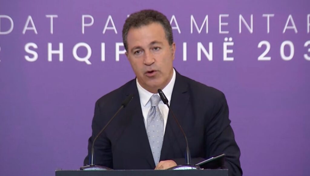 Mbledhja e grupit të PS/ Peleshi prezanton bilancin e dy sesioneve të para: 131 ligje të miratuara, integrimi në BE në qendër të punës 6a6330e3b5191peleshu