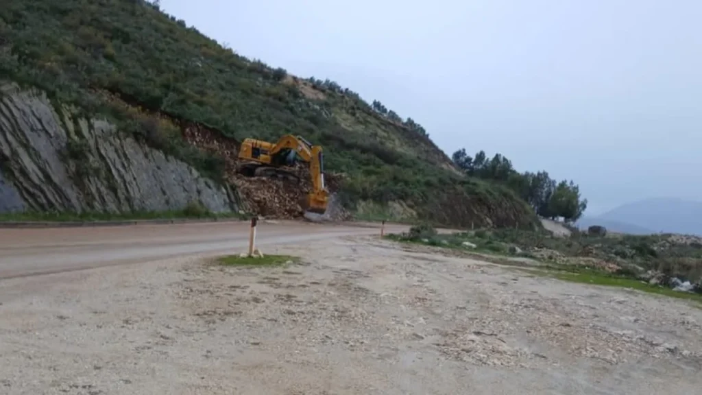 Ndërtimi i bypass-it të Sarandës, ARRSH njofton shpërthim të kontrolluar me eksploziv: Kufizime të përkohshme në qarkullim 739252327 1338214401857107 3412130285477316050 n sd