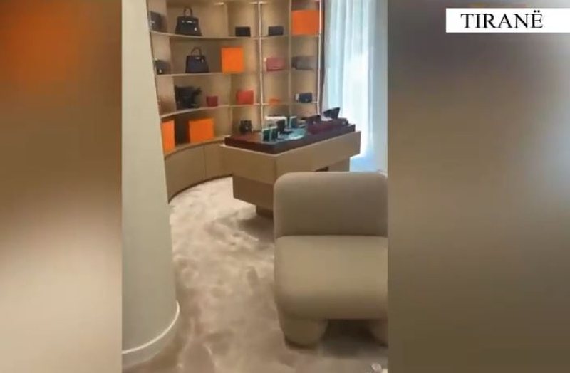 Goditet tregtia e dyshuar e paligjshme e markave luksoze në Tiranë, nuk deklaronin të ardhurat nga aktiviteti i tyre 800 0 0f06dc3d5adf272818458e391aa0e7bf