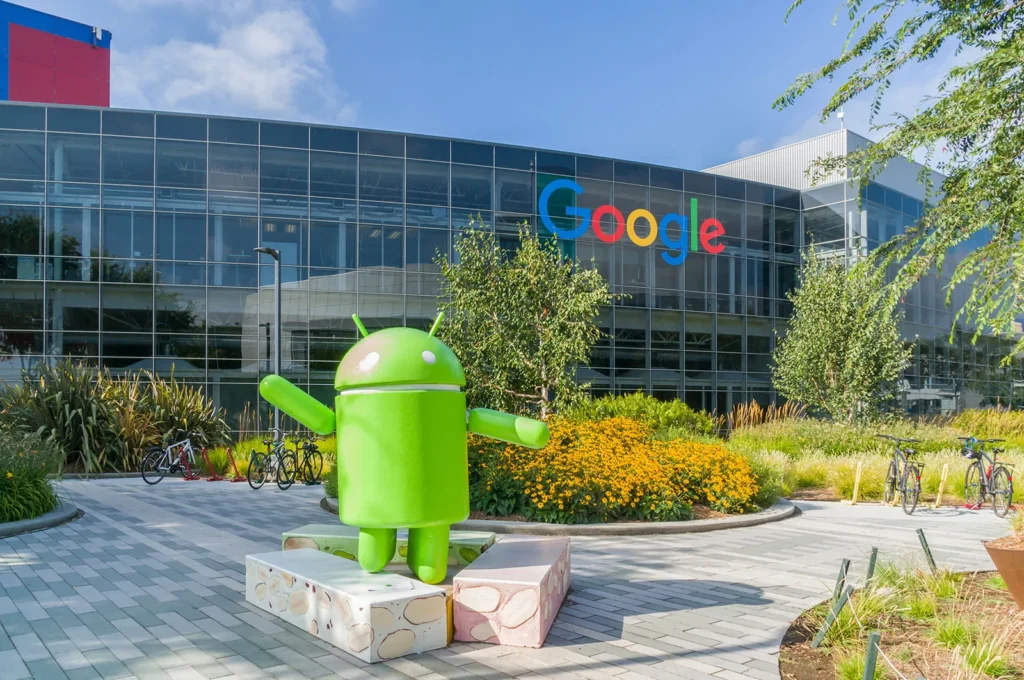 BE gjobit Google me 890 milionë euro për shkelje të rregullave të konkurrencës Google logo Googleplex headquarters Mountain View California
