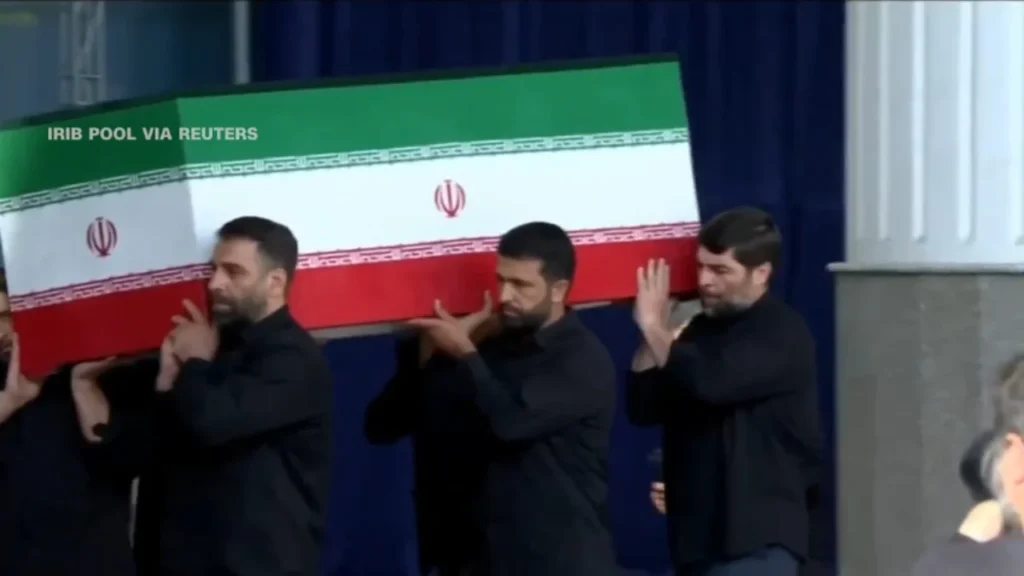 Kush janë tre djemtë e Ali Khamenei që luten mbi trupin e tij, mungon pasardhësi Mojtaba Irani