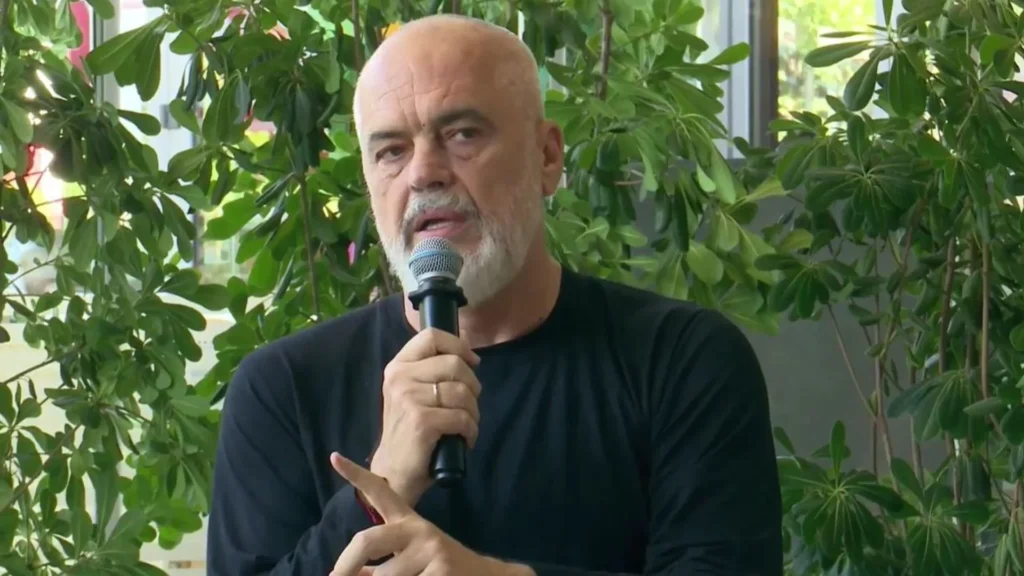 Rama për incidentet para Kuvendit: “Protestuesit paqësorë janë flamingo, korbat dhe sorrat zgjedhin dhunën” Untitled design 2 2 1