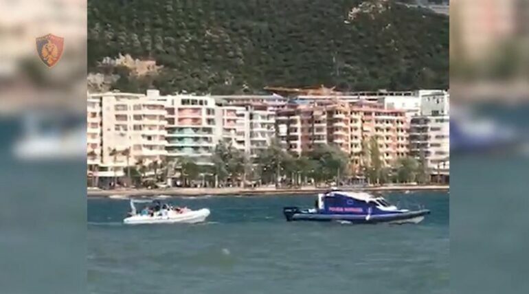 Mjeti lundrues me 11 emigrantë të paligjshëm rrezikoi mbytjen në brigjet e Vlorës, shpëtohen nga Policia Kufitare Vlore1 770x428 770x428 1