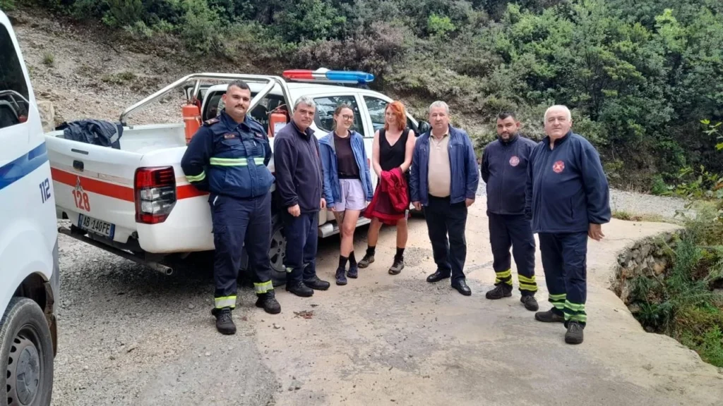 Humbin orientimin në malin e Çikës dy turistë gjermanë, njëri prej tyre dëmtohet pas rrëzimit WhatsApp Image 2024 10 09 at 16 sd 2