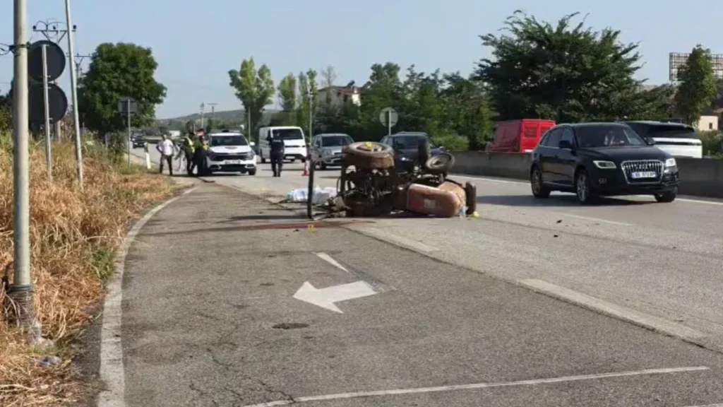 Aksident në aksin Rrogozhinë-Lushnjë, plagoset rëndë drejtuesi i një mjeti bujqësor aksidentitt sd