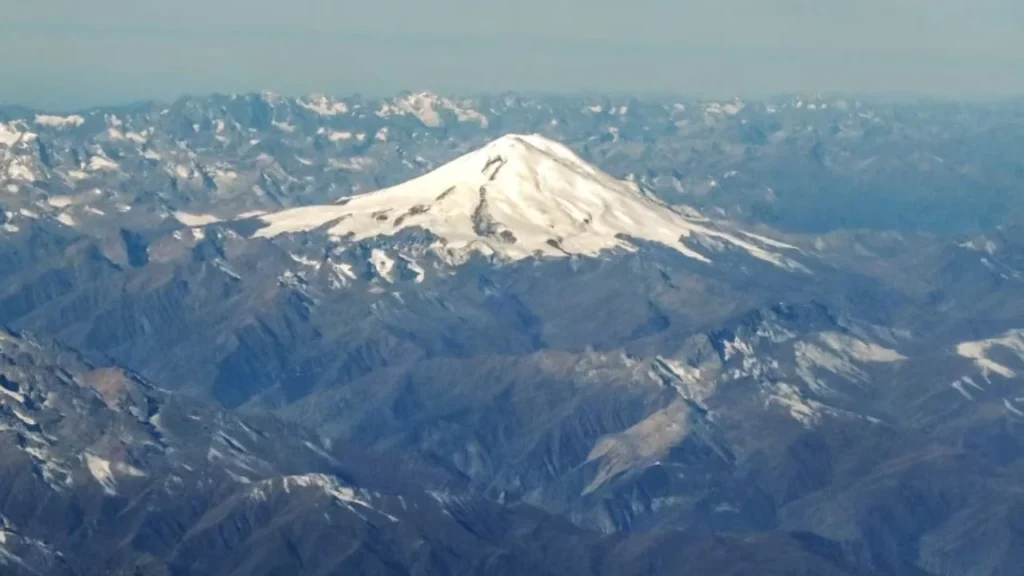 Tragjedi në malin Elbrus, pesë alpinistë humbin jetën pasi u përfshinë nga stuhia gettyimages 1228975805 sd