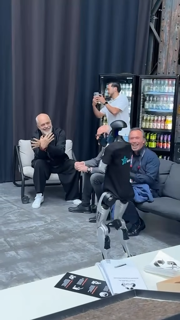 Rama “i mëson” robotit simbolin e shqiponjës, videoja nga Gjermania bëhet virale 1 image 1