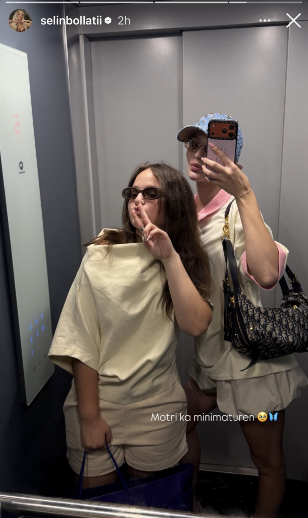 Selin na prezanton për herë të parë motrën e saj të vogël 1 image 2