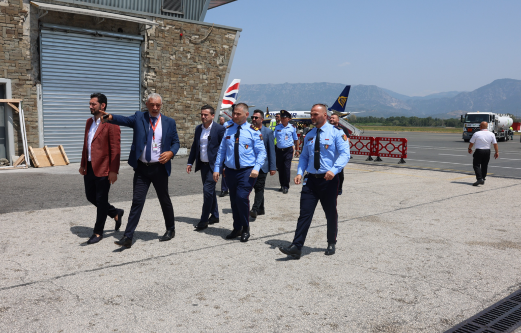 Fluks rekord në Rinas, Policia dhe Doganat shtojnë masat: Deri në 56 mijë pasagjerë në ditë image 424 1536x982 1