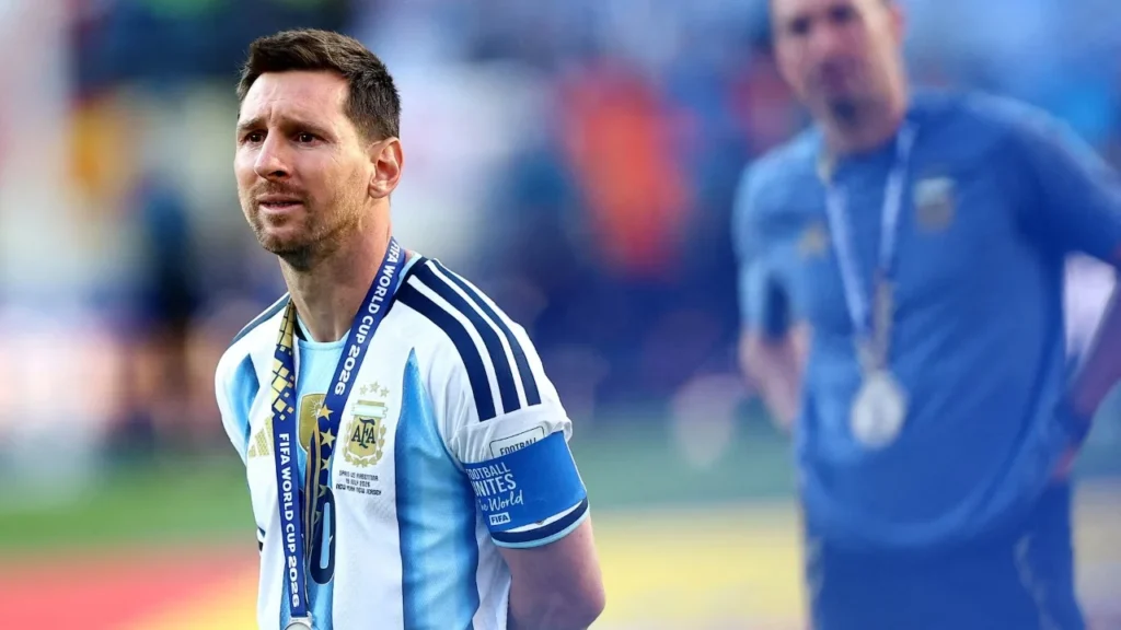 “Përgëzime Spanjës”/ Messi thyen heshtjen pas humbjes në finalen e Botërorit: Dhimbja është shumë e madhe, por jam krenar për këtë grup messi df sd