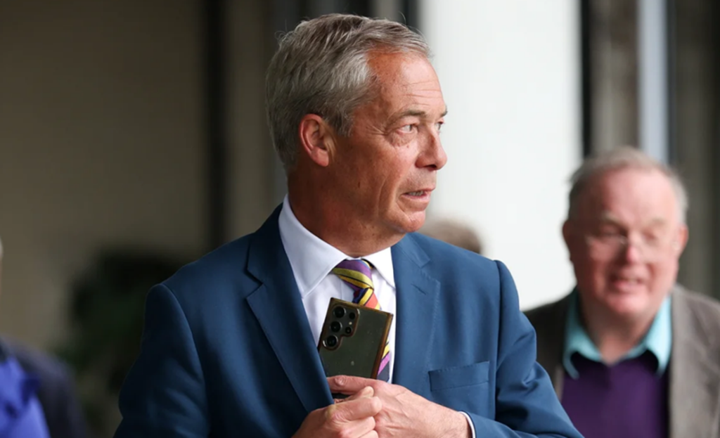 Hije skandali mbi Nigel Farage/ “Babai i Brexit” akuzohet nga media se përfitoi para nga një i dënuar në SHBA nigel