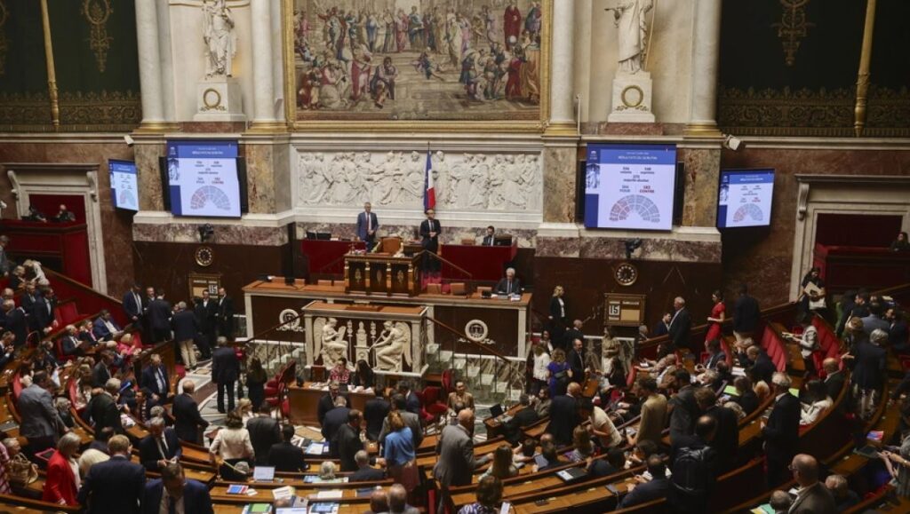 Franca ndalon rrjetet sociale për fëmijët nën 15 vjeç parlamenti france