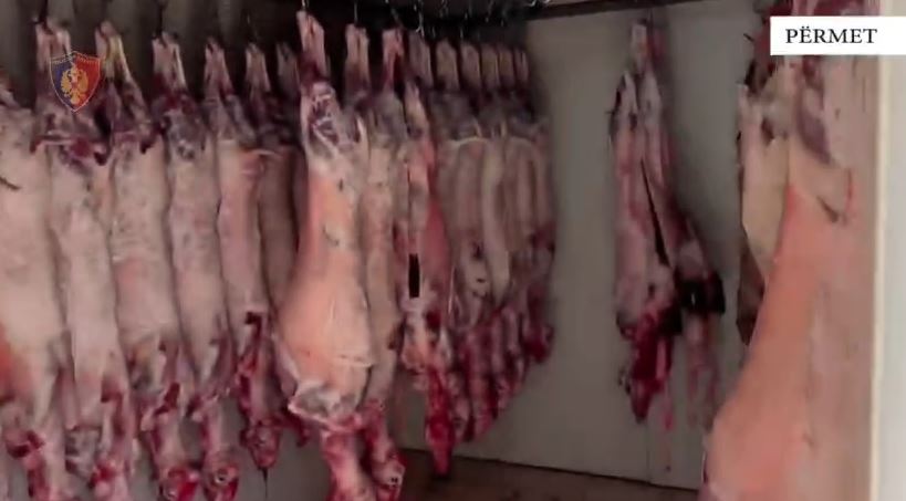 Banesën e kishte kthyer në thertore, mbetjet i hidhte në Vjosë/ Pranga 62-vjeçarit në Përmet, AKU i bllokon aktivitetin permet
