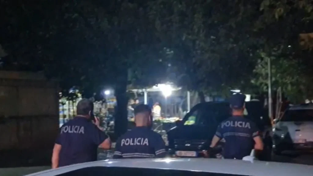 Detaje të reja nga të shtënat në Elbasan: Konflikt mes adoleshentëve, tre të rinj në spital policiaaa sd 1