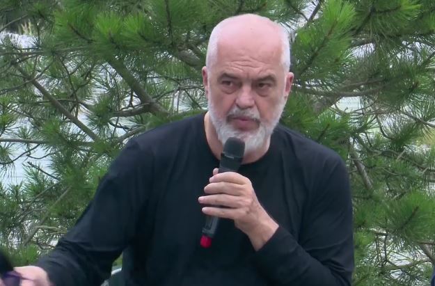 Rama rikthehet në Theth dhe mbron shembjet: Ndërtimet pa leje prekën zemrën e fshatit 1 rama3