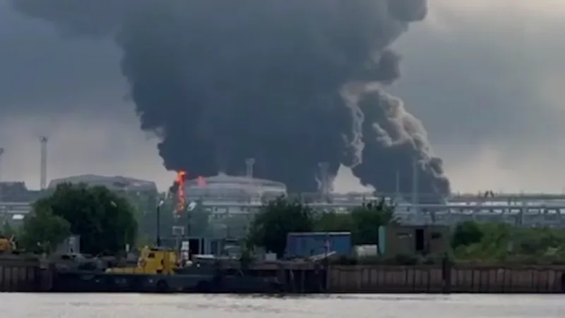 Sulm me dronë në Shën Petersburg, Ukraina shënjestron terminalin kyç të naftës shen