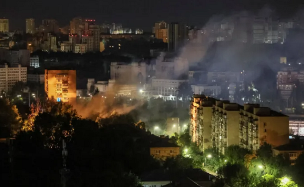 Natë terrori në Ukrainë/ Rusia godet me 74 raketa dhe 496 dronë, 30 të viktima në Kiev ukraine