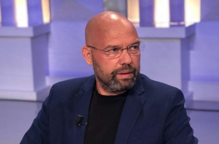 Veza dhe pulat e revolucionit që kërkon dhunë ylli manjani