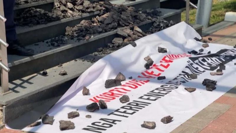 AAK me thasë qymyri para Qeverisë së Kosovës, mesazhi për Kurtin: Po e çon vendin nga terri energjetik në terrin politik 07