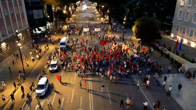 E kemi thënë ne, nuk diskutohet më! 1786213360 protestadita7012