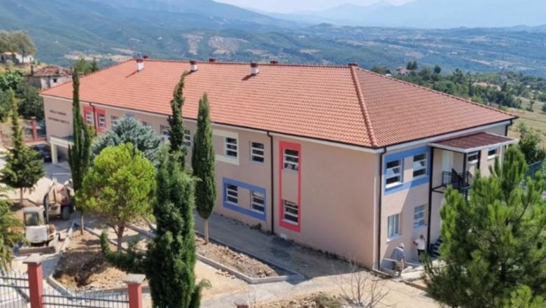 Rama ndan pamjet/ Shkolla ‘Abdyrrahman Përmeti’ në Lis të Matit po bëhet gati për nxënësit me ambiente moderne 1787057080 shkoll